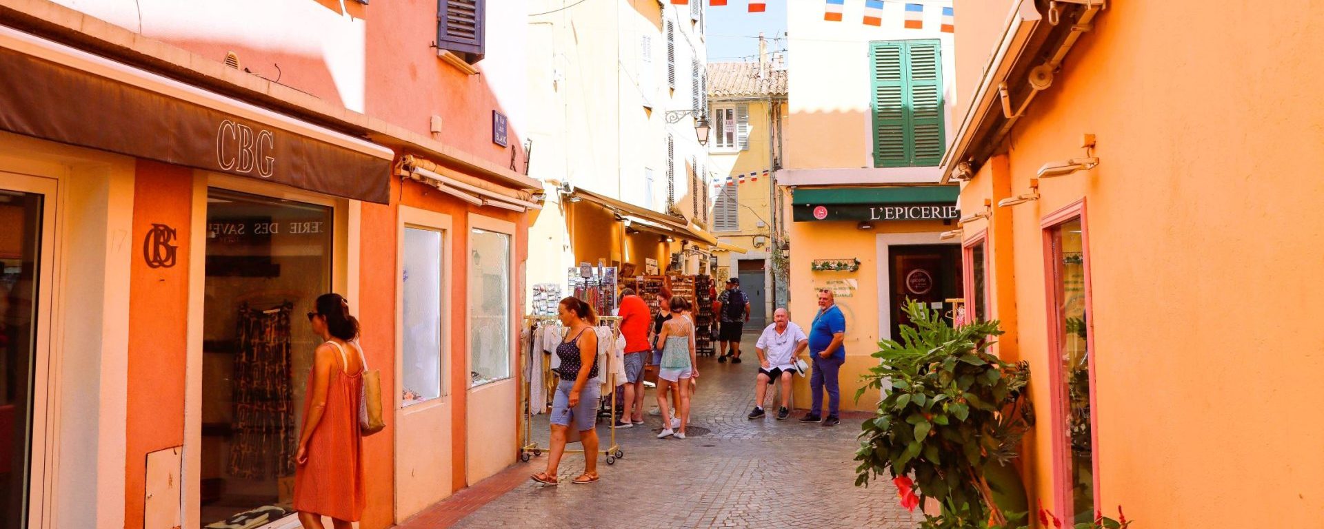 ruelles-sanary-boutiques-commerces-14-aspect-ratio-2000-800