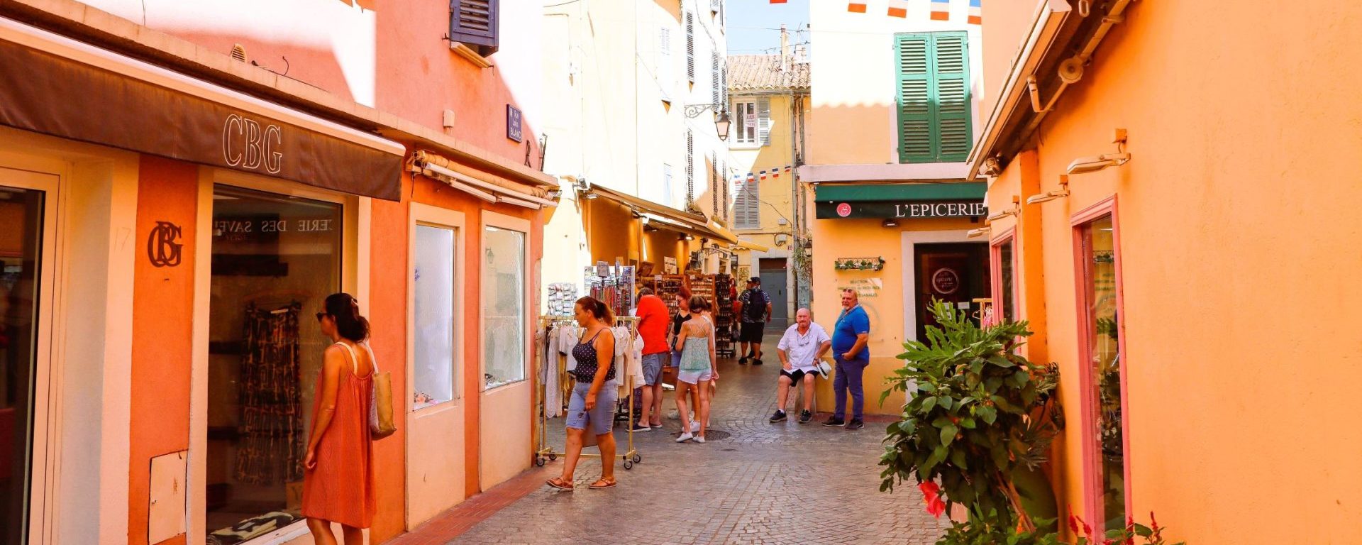 ruelles-sanary-boutiques-commerces-14-aspect-ratio-2000-800